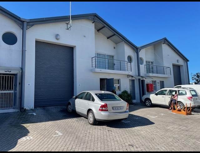 245M² WAREHOUSE TO LET IN CAPRICORN