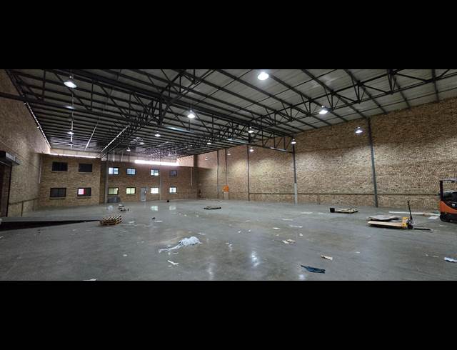 3,090M² WAREHOUSE TO LET IN LANSERIA