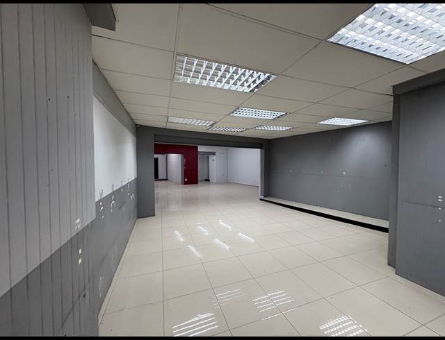 475M² SHOWROOM TO LET IN PAARDEN EILAND