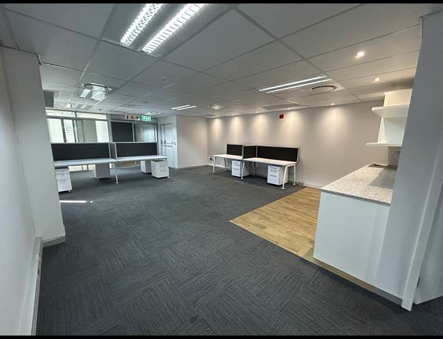 160M² BUILDING TO LET IN TYGER VALLEY