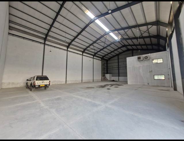409M² WAREHOUSE TO LET IN STIKLAND INDUSTRIAL