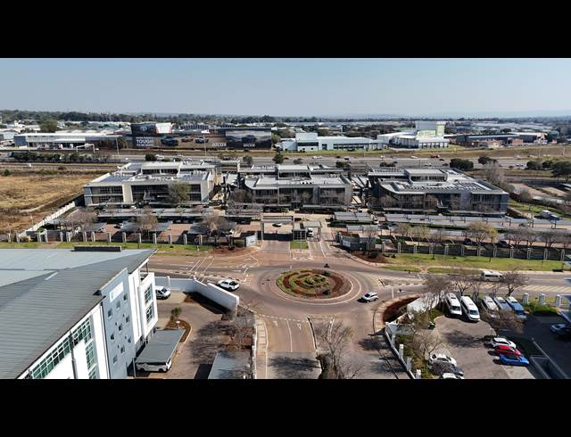 1,098M² OFFICE TO LET IN ECO PARK ESTATE