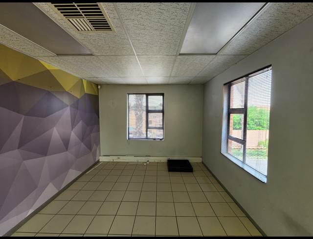 140M² OFFICE TO LET IN NORTH RIDING