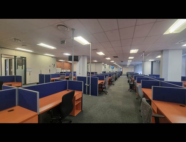 3,554M² OFFICE TO LET IN WOODSTOCK