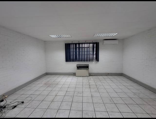 2,563M² WAREHOUSE TO LET IN WOODBROOK