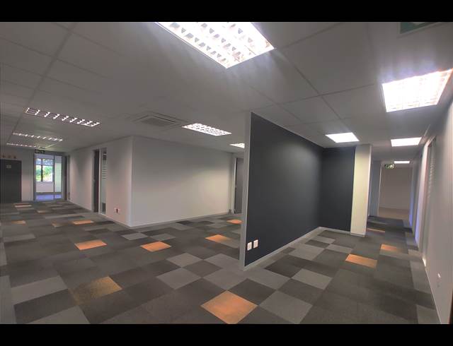 586M² OFFICE TO LET IN BRYANSTON