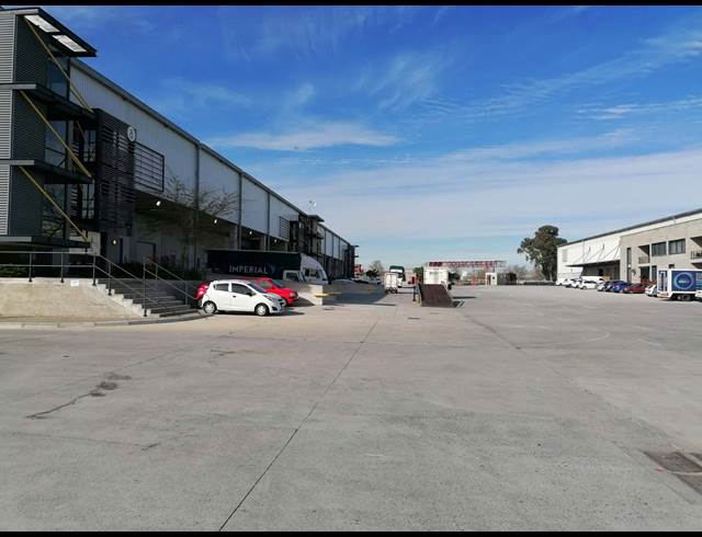 6,569M² WAREHOUSE TO LET IN BELLVILLE SOUTH INDUSTRIA