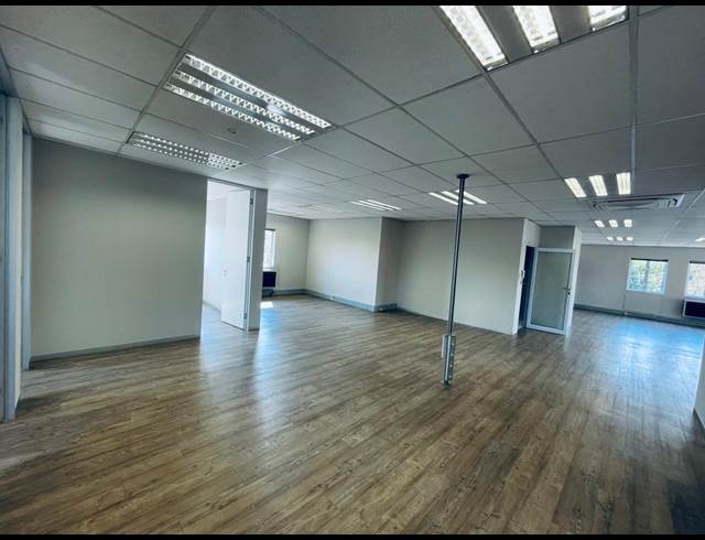 365M² OFFICE TO LET IN FOURWAYS