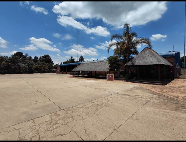 1,848M² WAREHOUSE TO LET IN POMONA
