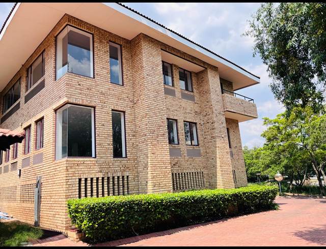 402M² OFFICE TO LET IN VORNA VALLEY