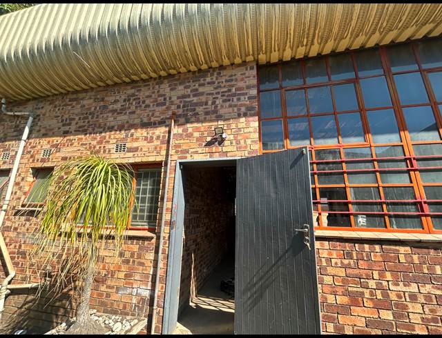 395M² WAREHOUSE TO LET IN SEBENZA