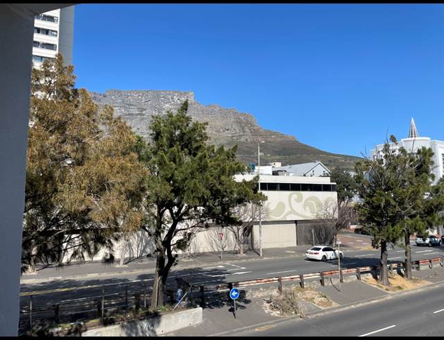1,050M² OFFICE TO LET IN GARDENS