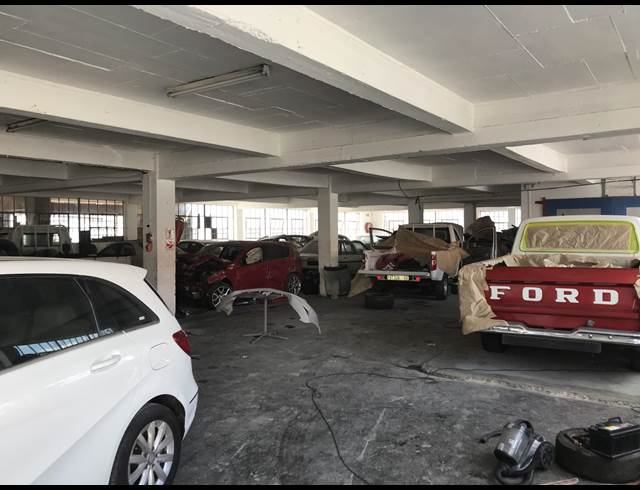 1,448M² WAREHOUSE TO LET IN KEW