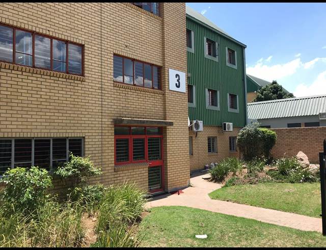 422M² OFFICE TO LET IN STRIJDOMPARK