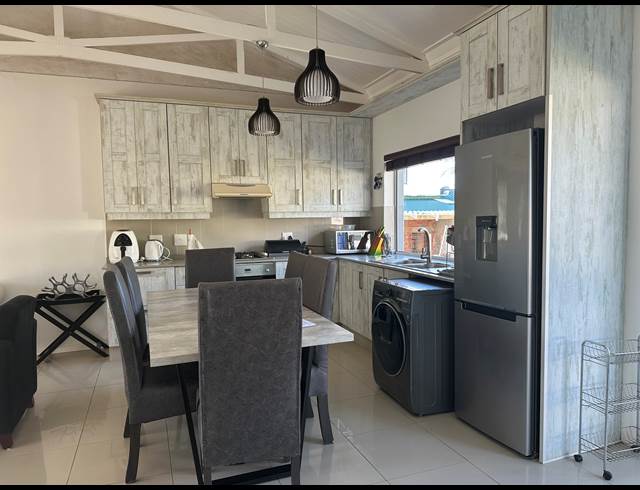 2 BEDROOM APARTMENT TO LET IN SHELLY BEACH