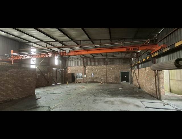 600M² BUILDING TO LET IN VULCANIA