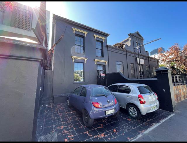 195M² BUILDING TO LET IN GARDENS