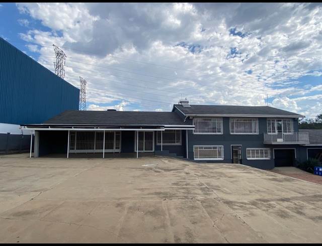 829M² WORKSHOP TO LET IN BRAMLEY PARK
