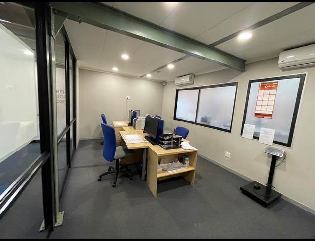 380M² BUSINESS TO LET IN HUGHES