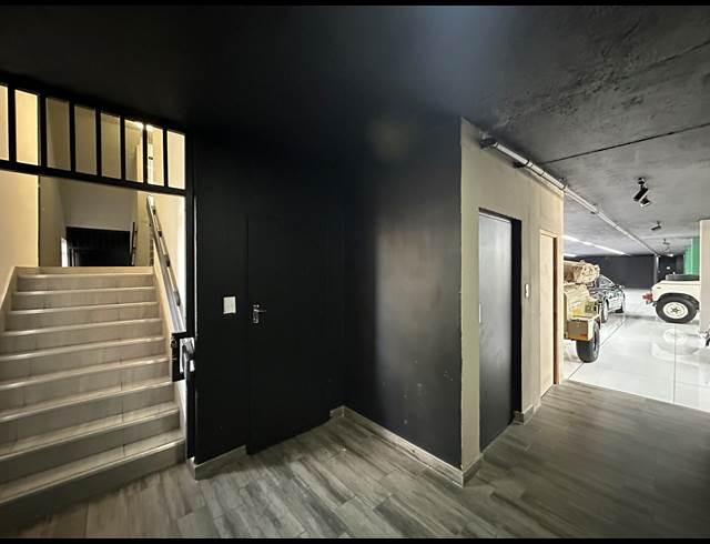 450M² SHOWROOM TO LET IN WYNBERG