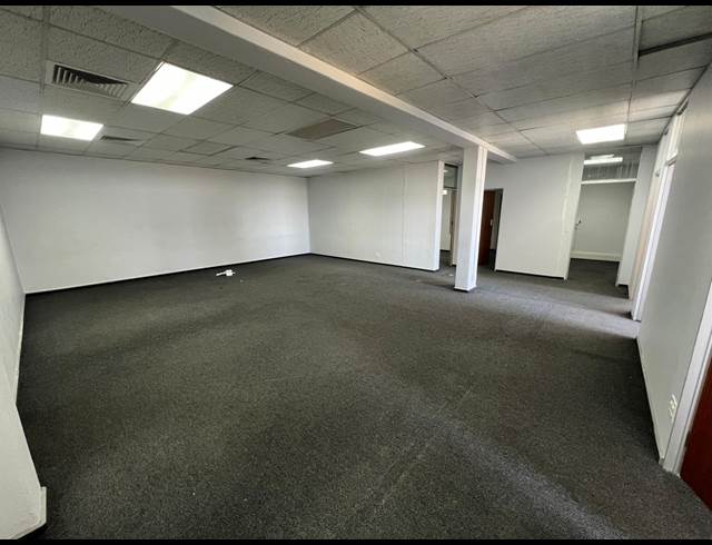 180M² OFFICE TO LET IN STRIJDOMPARK