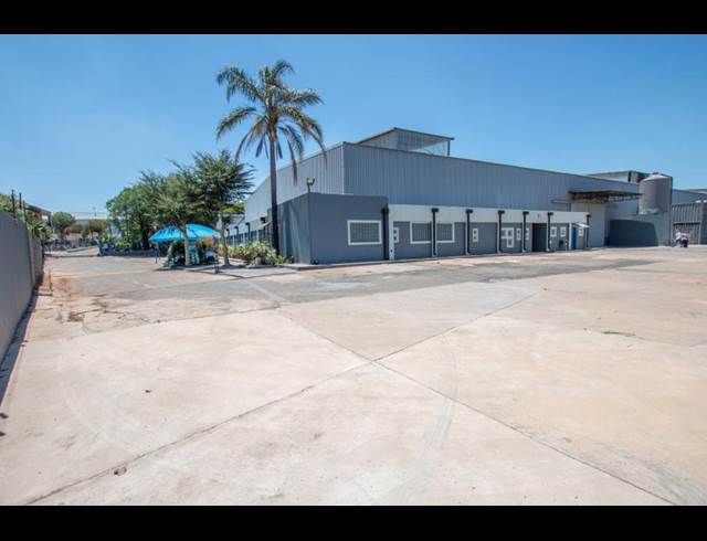 1,545M² WAREHOUSE TO LET IN HALFWAY HOUSE