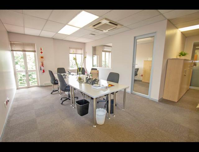 1,442M² OFFICE TO LET IN WAVERLEY