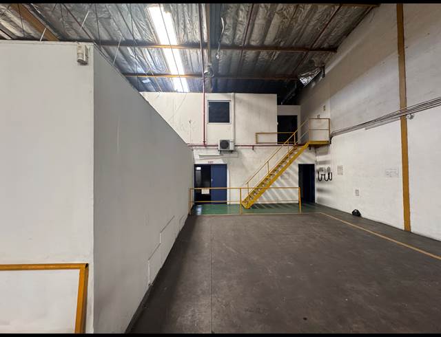 1,943M² WAREHOUSE TO LET IN SPRINGFIELD