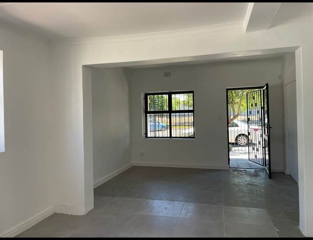 Business property to rent in WORCESTER CENTRAL