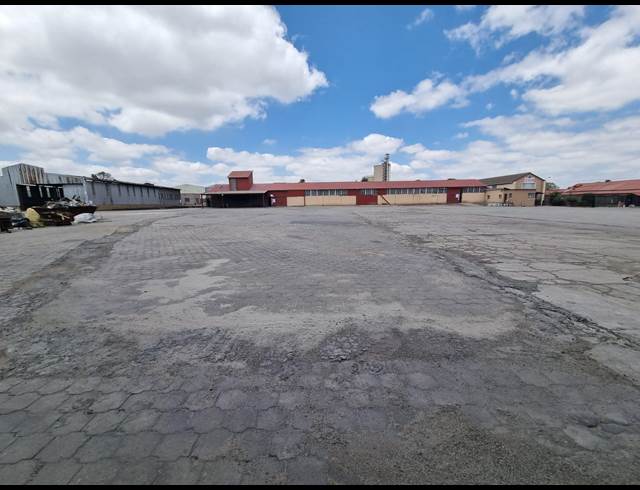 4,000M² WAREHOUSE TO LET IN VULCANIA