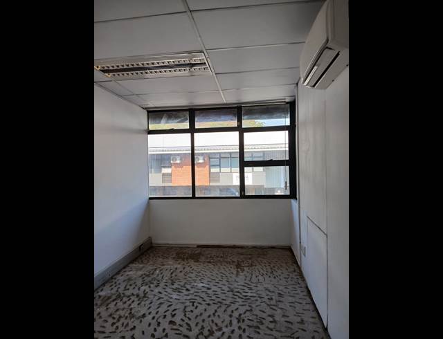 296M² WAREHOUSE TO LET IN RED HILL