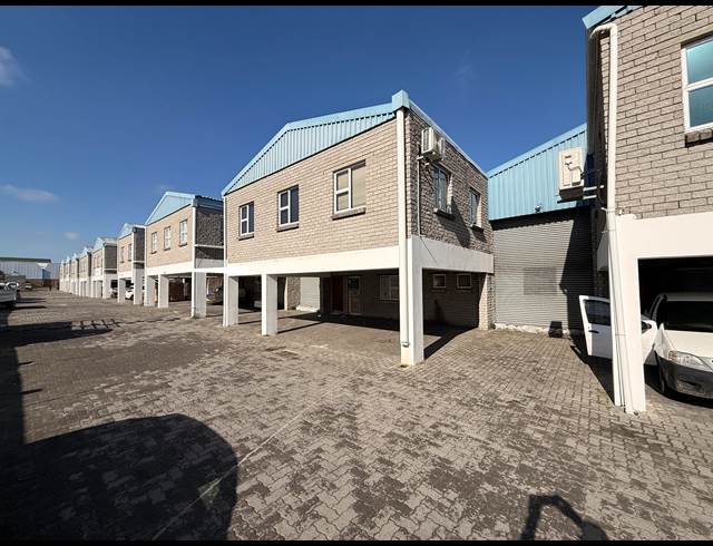 380M² WAREHOUSE TO LET IN PAROW INDUSTRIAL