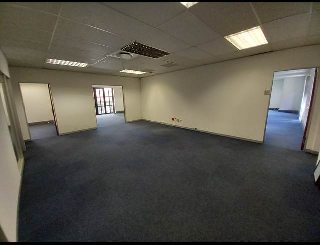 282M² OFFICE TO LET IN BRYANSTON