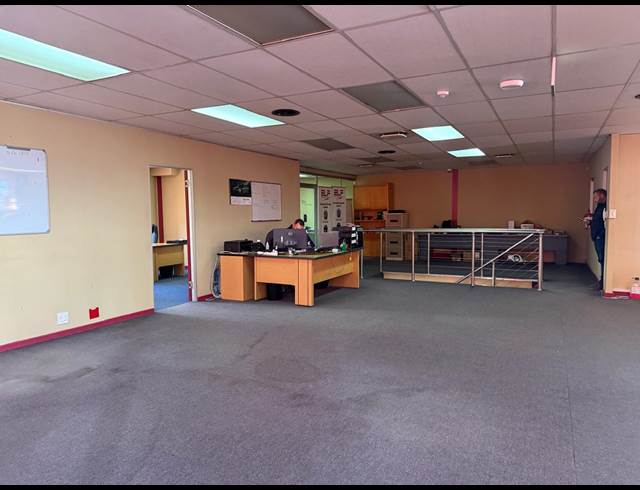 300M² WAREHOUSE TO LET IN HALFWAY HOUSE
