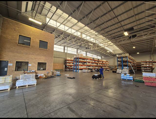 2,494M² WAREHOUSE TO LET IN GOSFORTH PARK