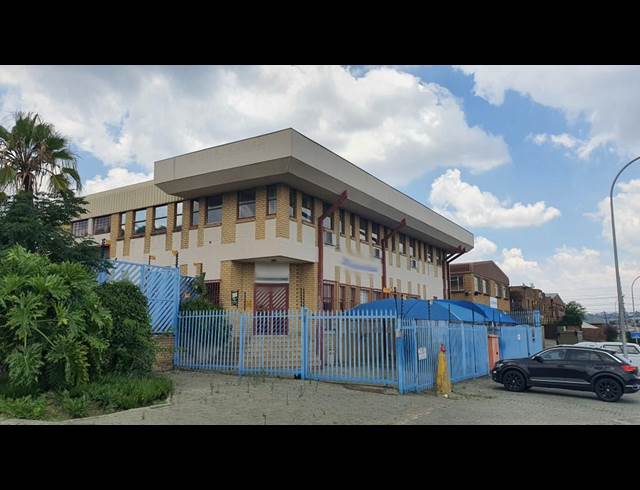 1,000M² WAREHOUSE TO LET IN SEBENZA