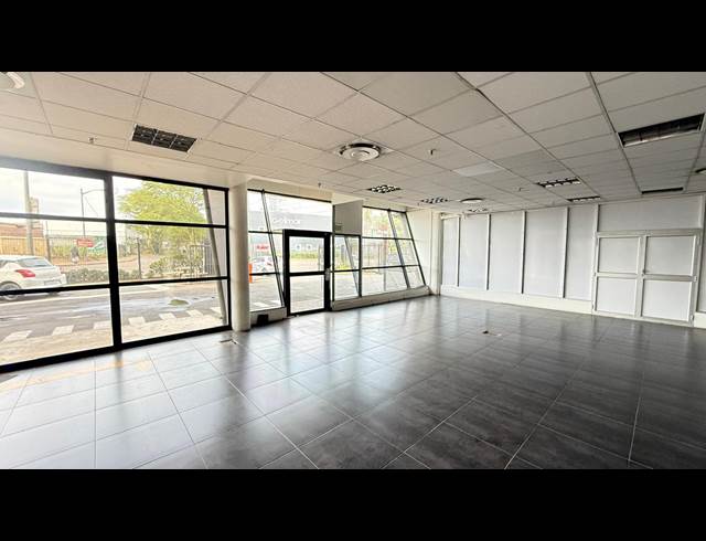 2,248M² SHOWROOM TO LET IN UMGENI BUSINESS PARK