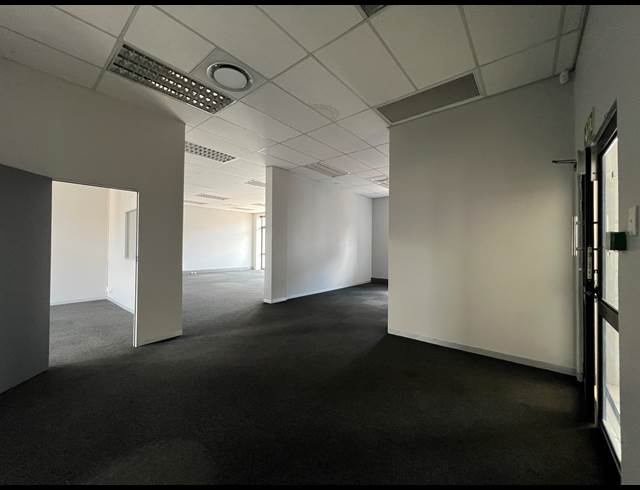 196M² OFFICE TO LET IN HIGHVELD
