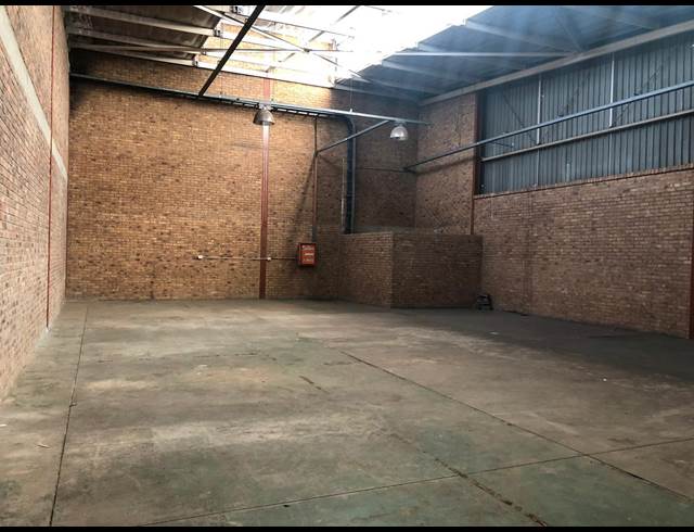 328M² WAREHOUSE TO LET IN MEADOWDALE