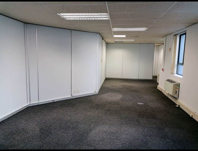 99M² BUILDING TO LET IN TYGER VALLEY