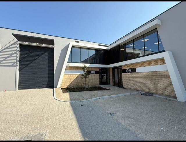 761M² WAREHOUSE TO LET IN STIKLAND INDUSTRIAL