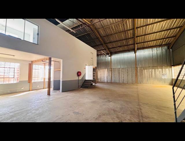 337M² WAREHOUSE TO LET IN LEA GLEN