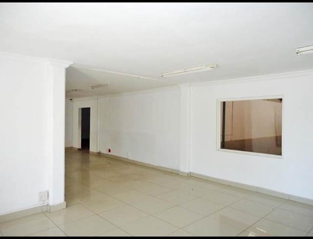 1,248M² WAREHOUSE TO LET IN MEADOWDALE