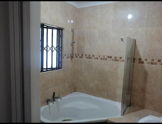 4 bed property to rent in KIBLER PARK