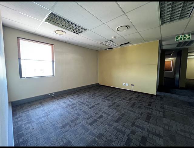 430.50M² OFFICE TO LET IN HIGHVELD