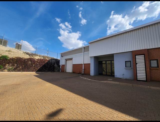 673M² WAREHOUSE TO LET IN OLIFANTSFONTEIN