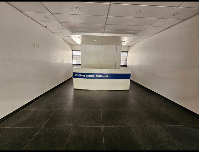 1,036M² OFFICE TO LET IN PINELANDS