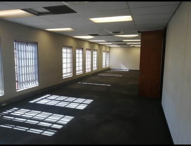 488M² OFFICE TO LET IN WESTVILLE