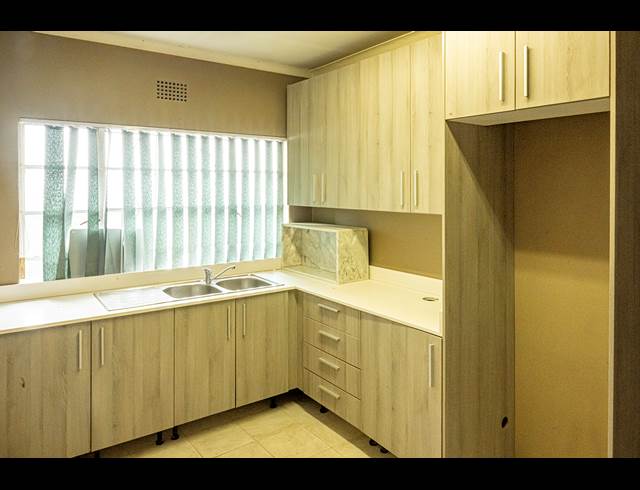 Factory property to rent in FACTORIA