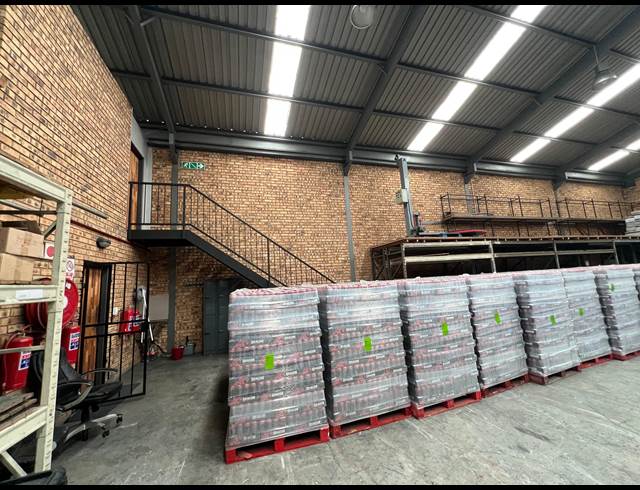 461M² WAREHOUSE TO LET IN STRIJDOMPARK
